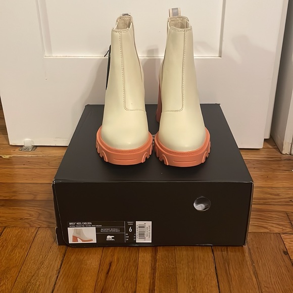 NWT! Sorel Brex Heel Lug Sole Chelsea Boots - Picture 6 of 9